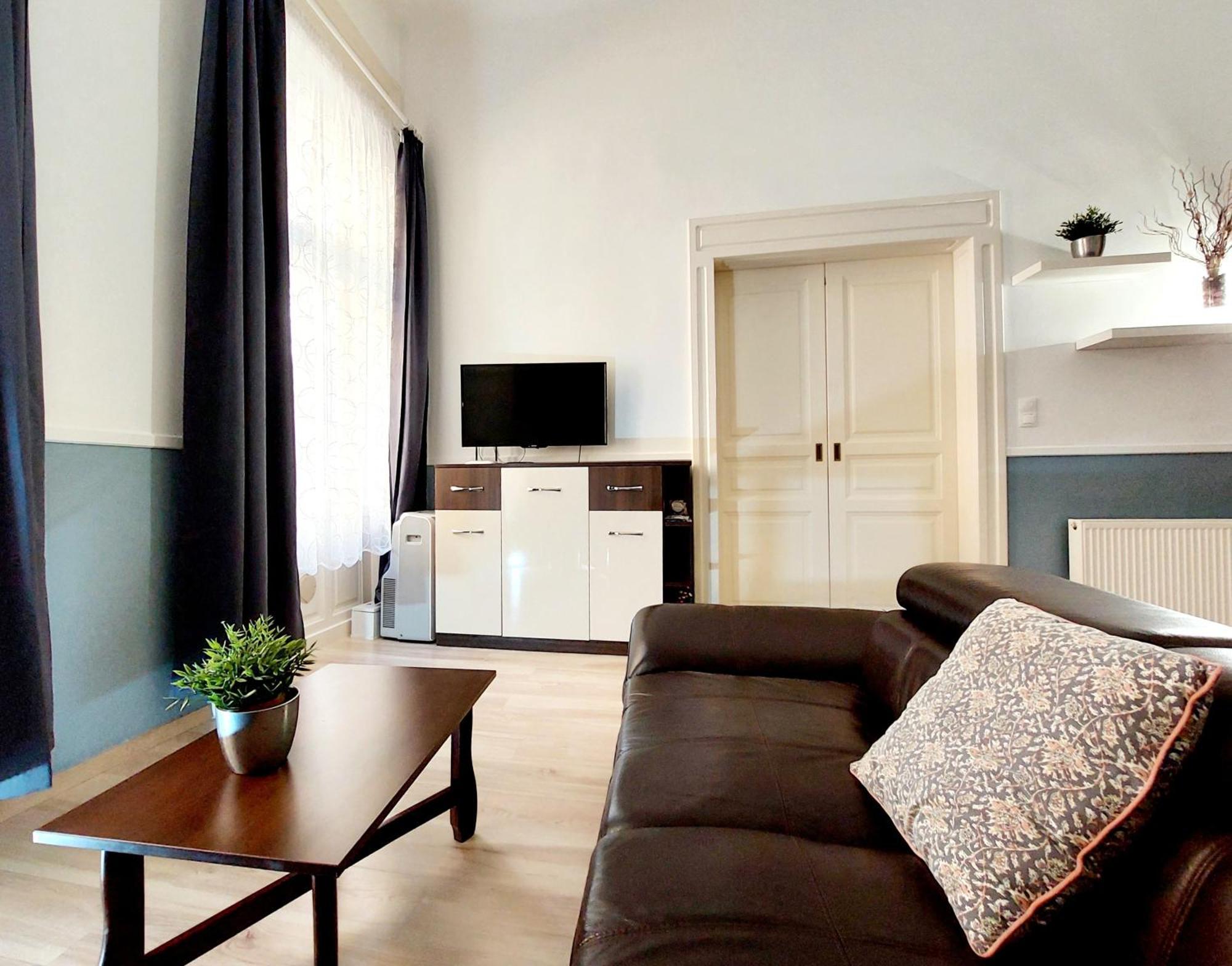 Eoetvoes Apartman Budapest Exterior photo